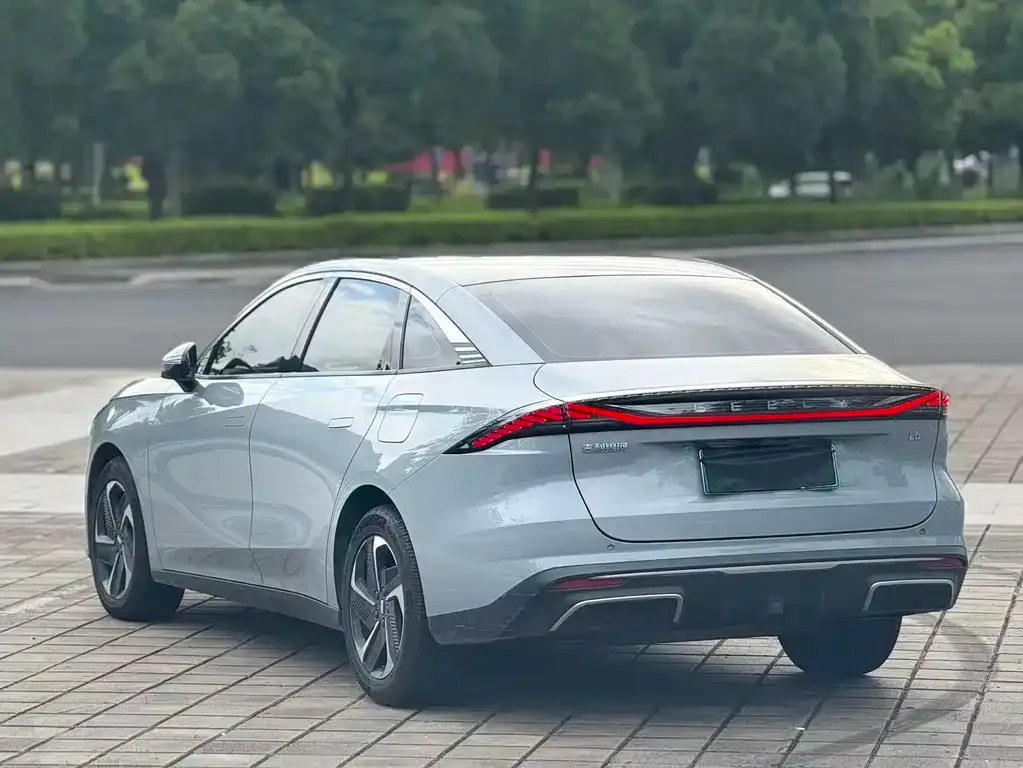 Geely Galaxy L6 — фото 2