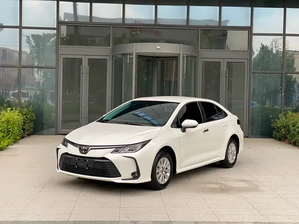 Toyota Corolla — фото 1