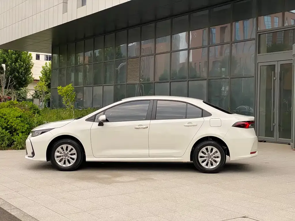 Toyota Corolla — фото 5