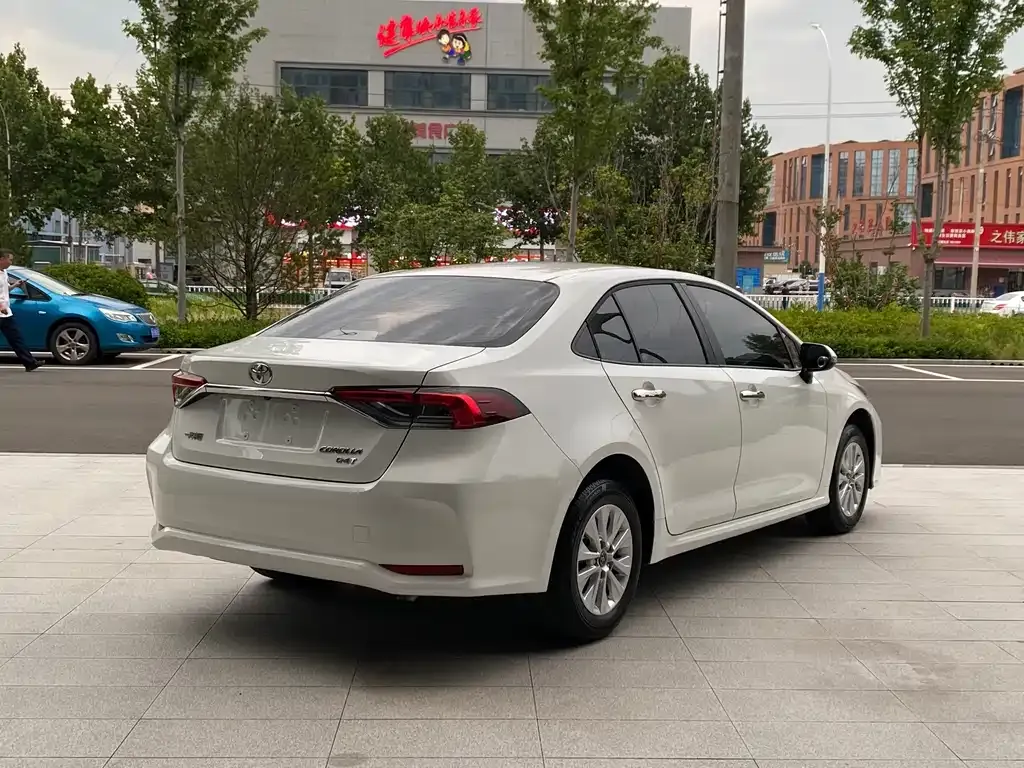 Toyota Corolla — фото 4