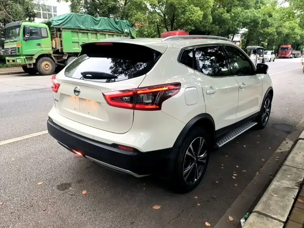 Nissan Qashqai — фото 9
