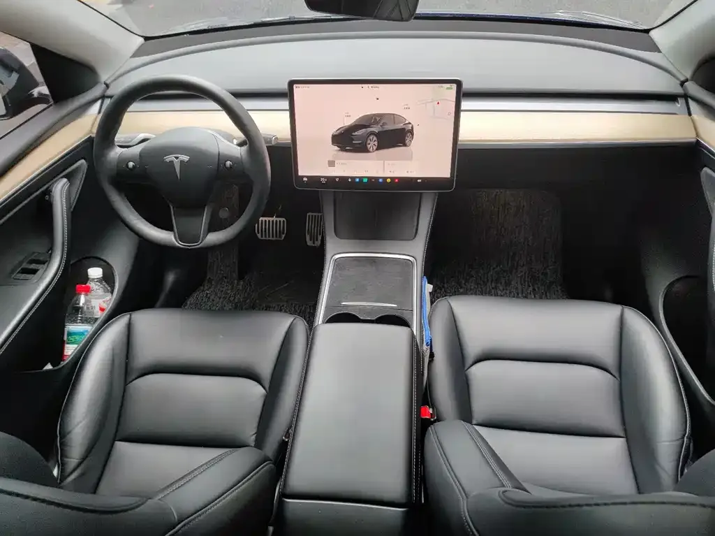 Tesla Model Y — фото 4