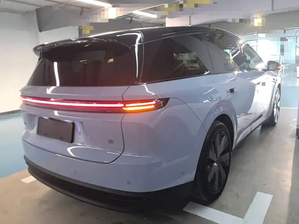 Li Auto i8 — фото 6