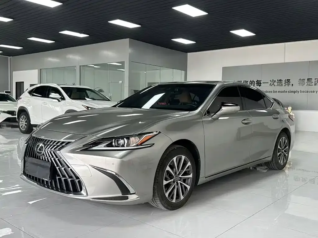 Lexus ES — фото 1