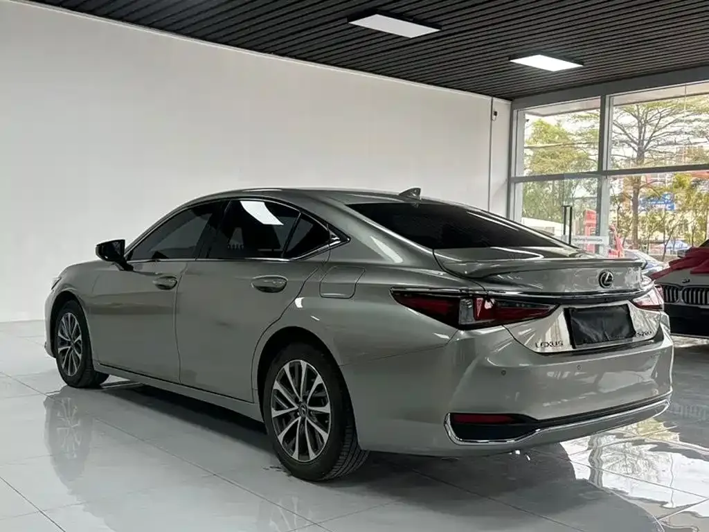 Lexus ES — фото 8