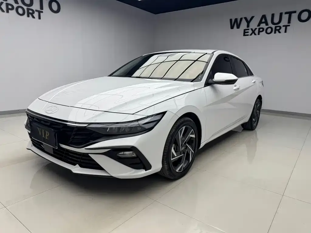 Hyundai Elantra — фото 1