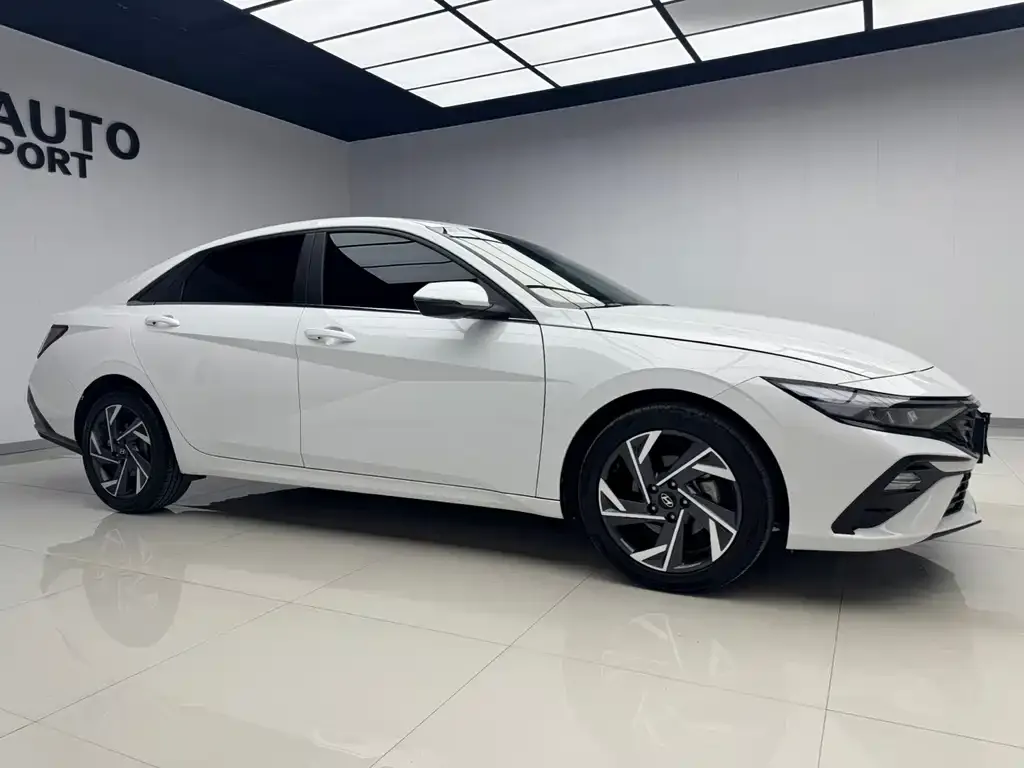 Hyundai Elantra — фото 9