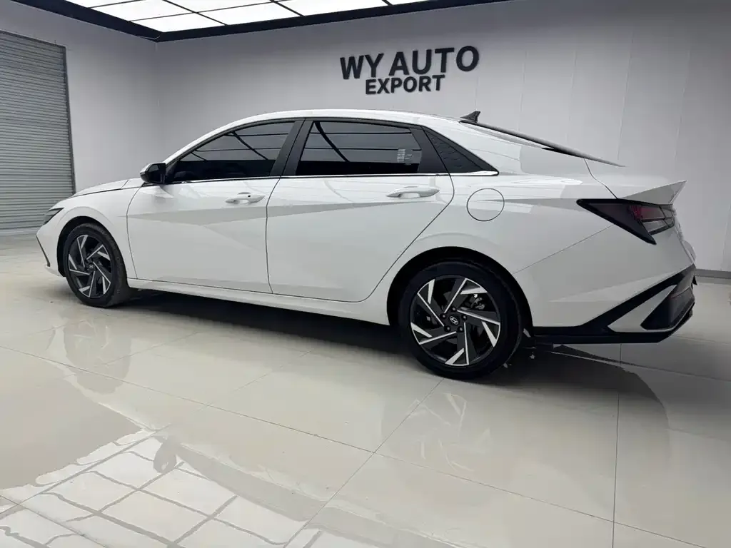 Hyundai Elantra — фото 2