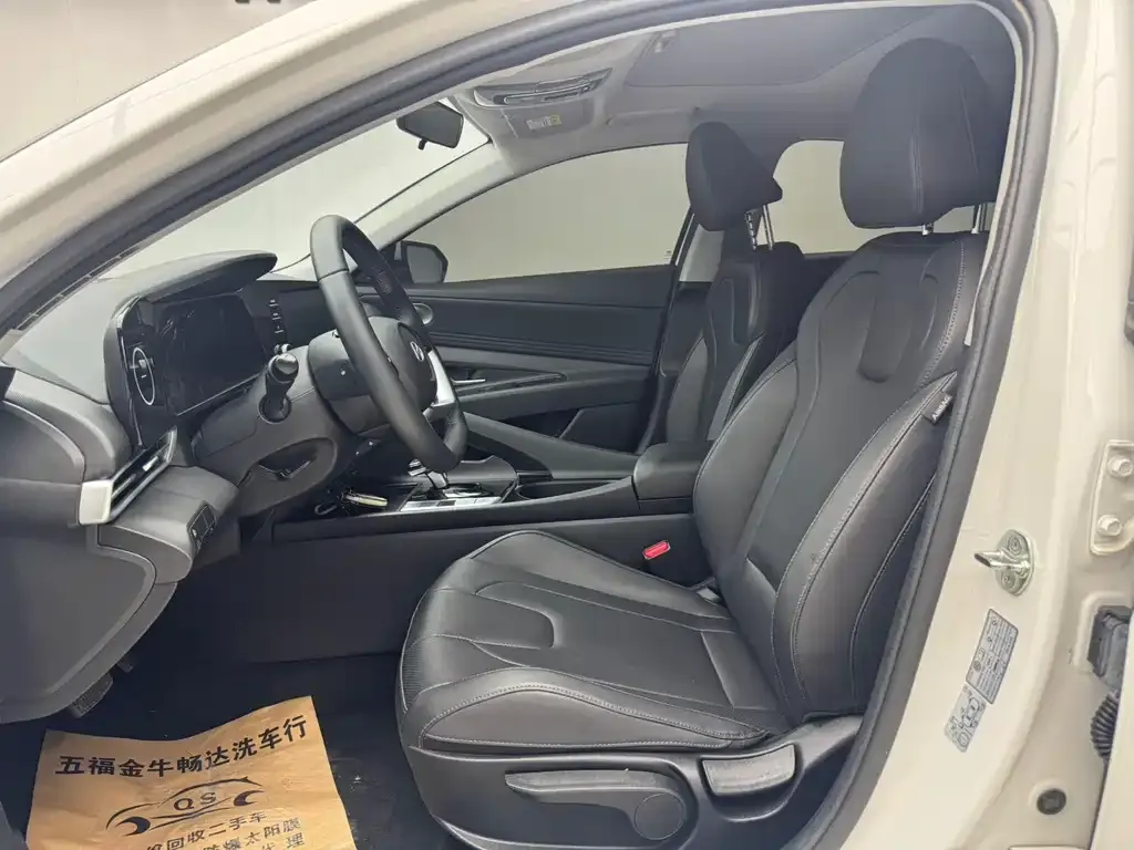 Hyundai Elantra — фото 10