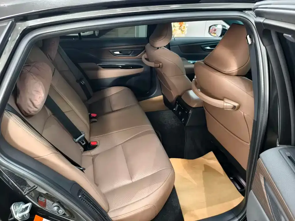 Toyota Crown (Import) — фото 9