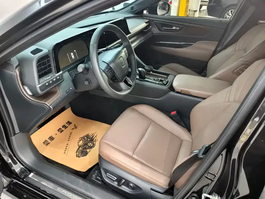 Toyota Crown (Import) — фото 10