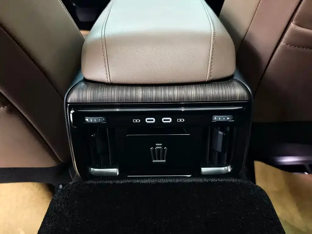 Toyota Crown (Import) — фото 2