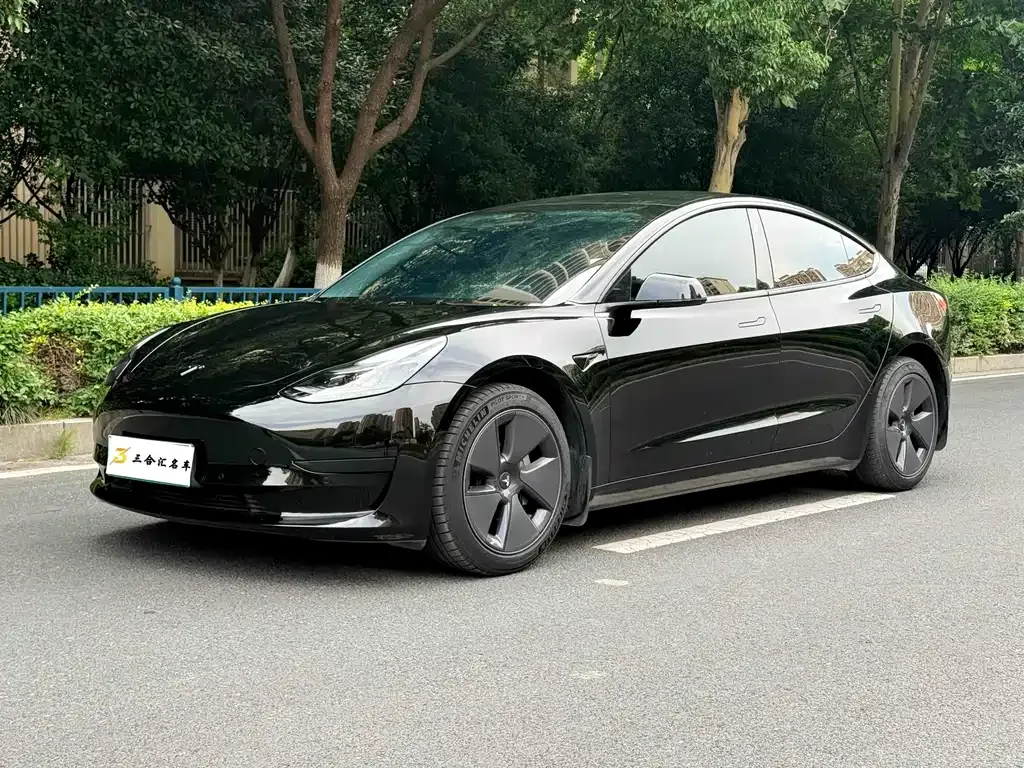 Tesla Model 3 — фото 1