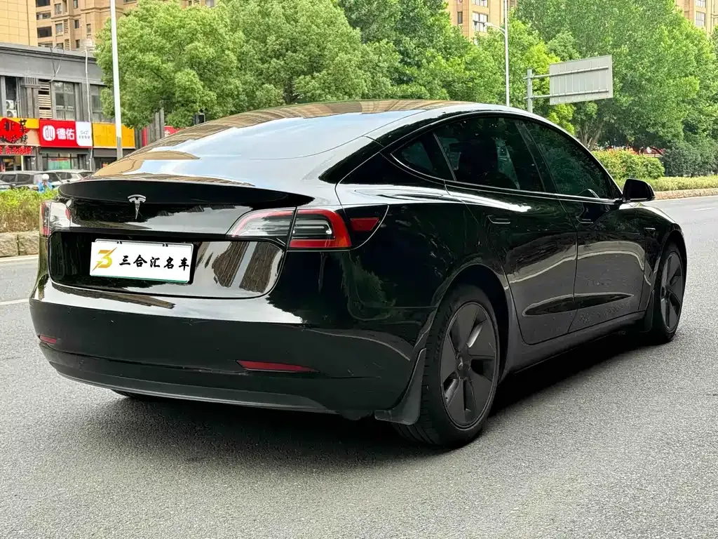 Tesla Model 3 — фото 9