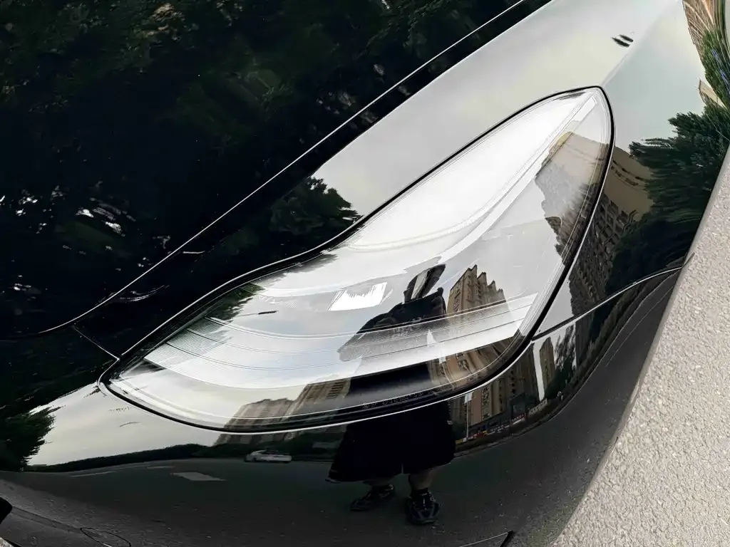 Tesla Model 3 — фото 4