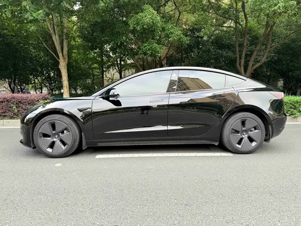 Tesla Model 3 — фото 8