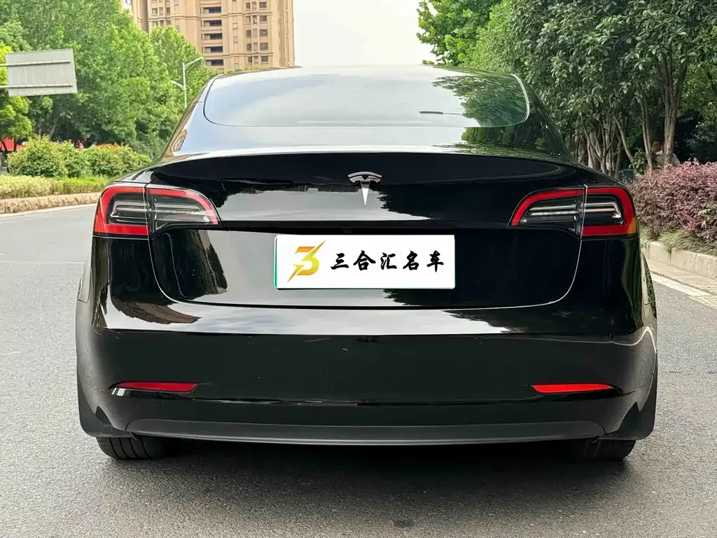 Tesla Model 3 — фото 10