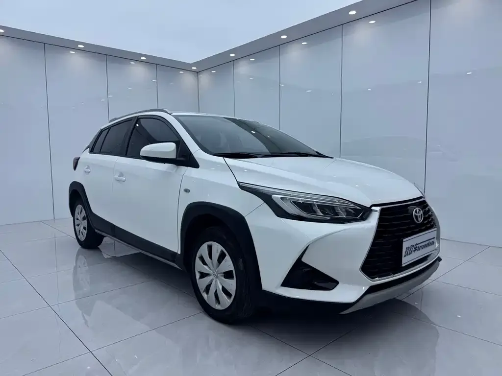 Toyota Yaris L — фото 2
