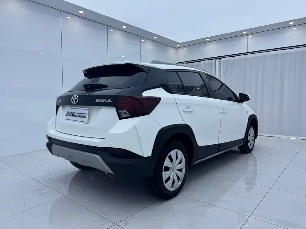 Toyota Yaris L — фото 3