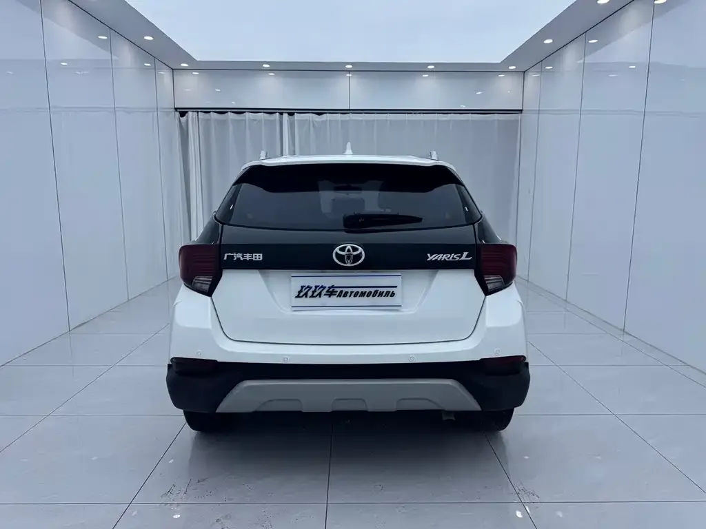 Toyota Yaris L — фото 5