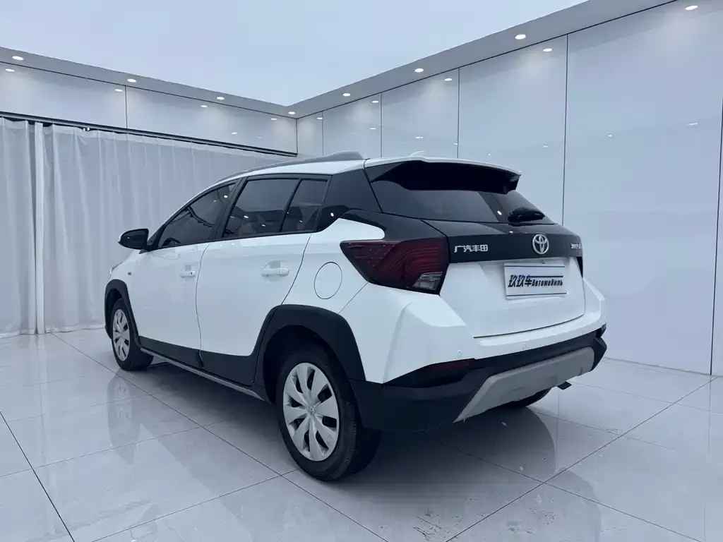 Toyota Yaris L — фото 6