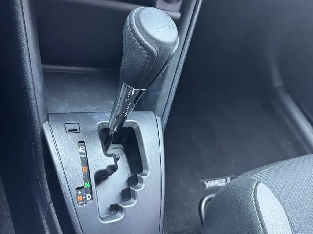 Toyota Yaris L — фото 9