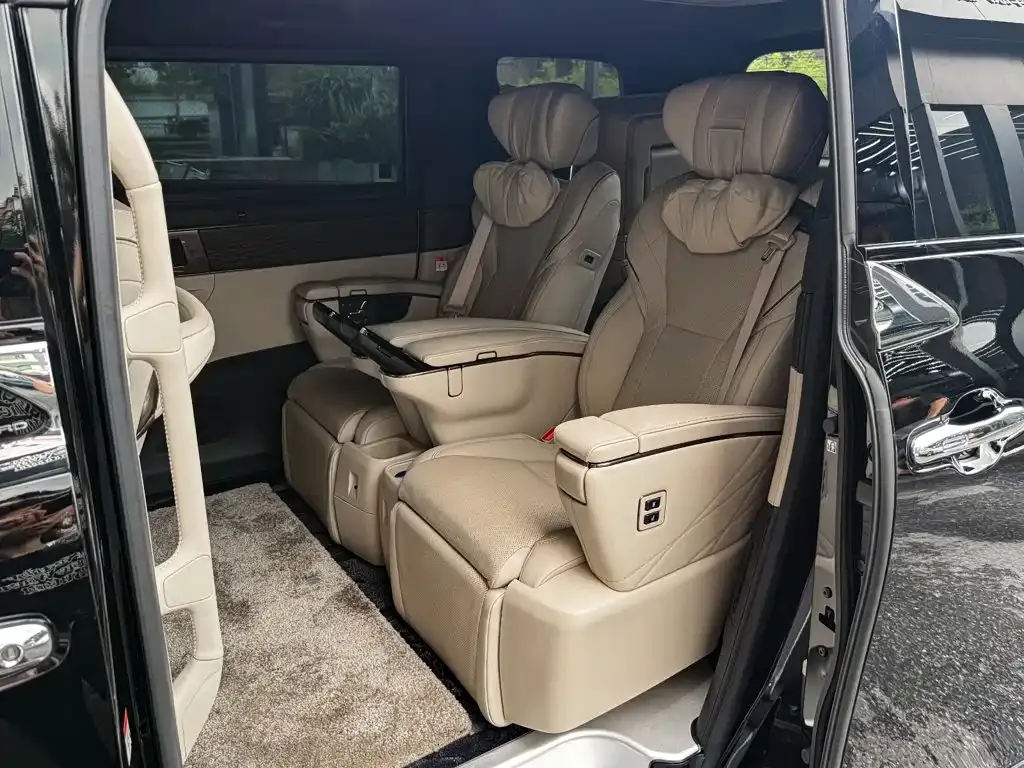 Toyota Alphard — фото 8