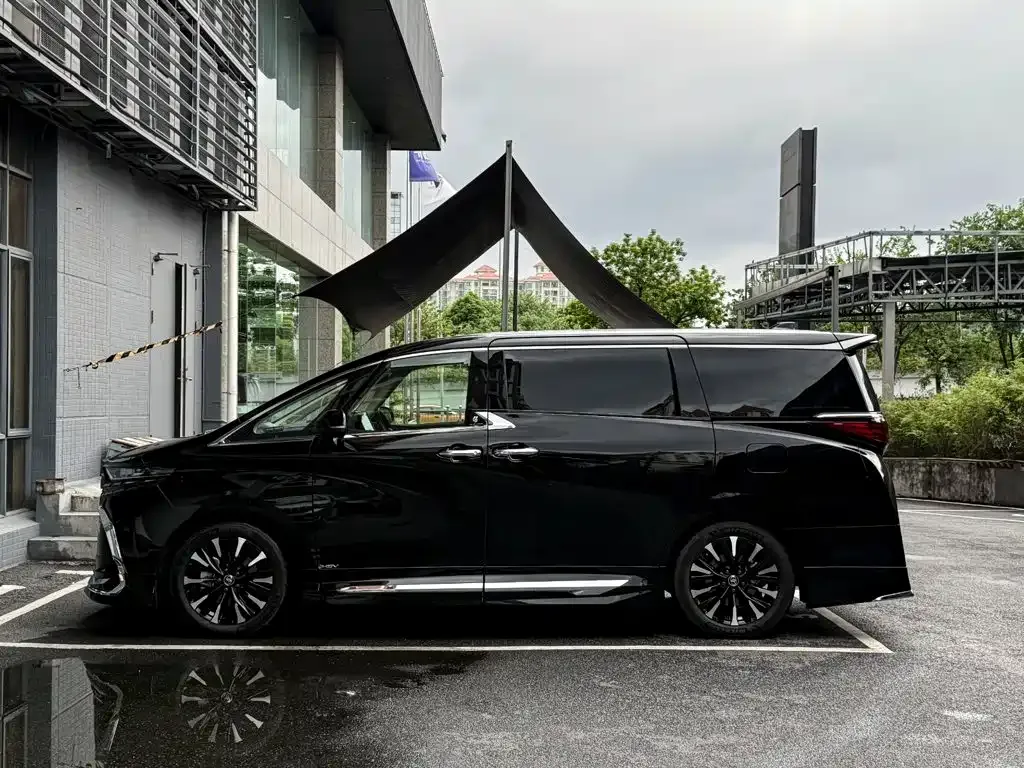 Toyota Alphard — фото 7
