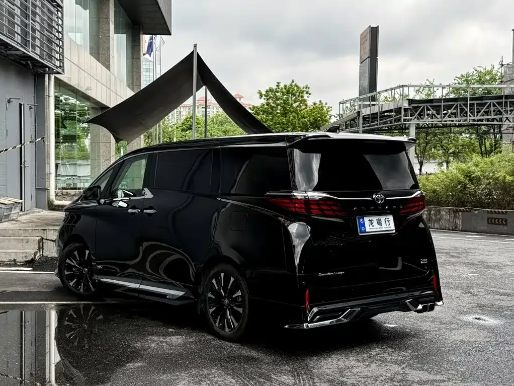 Toyota Alphard — фото 9