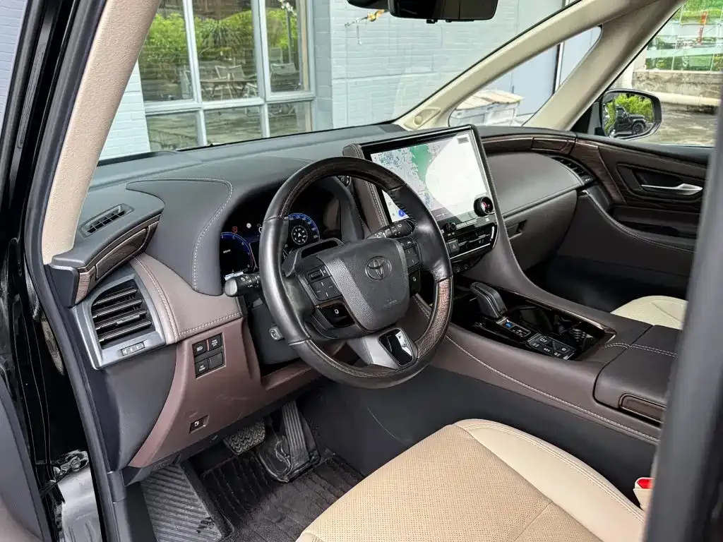 Toyota Alphard — фото 3