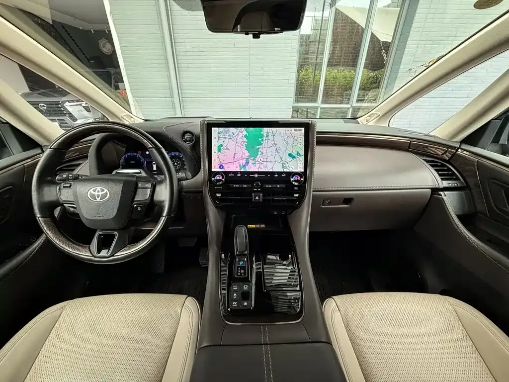 Toyota Alphard — фото 6