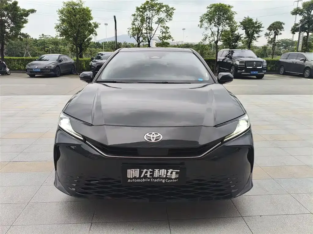 Toyota Camry — фото 8