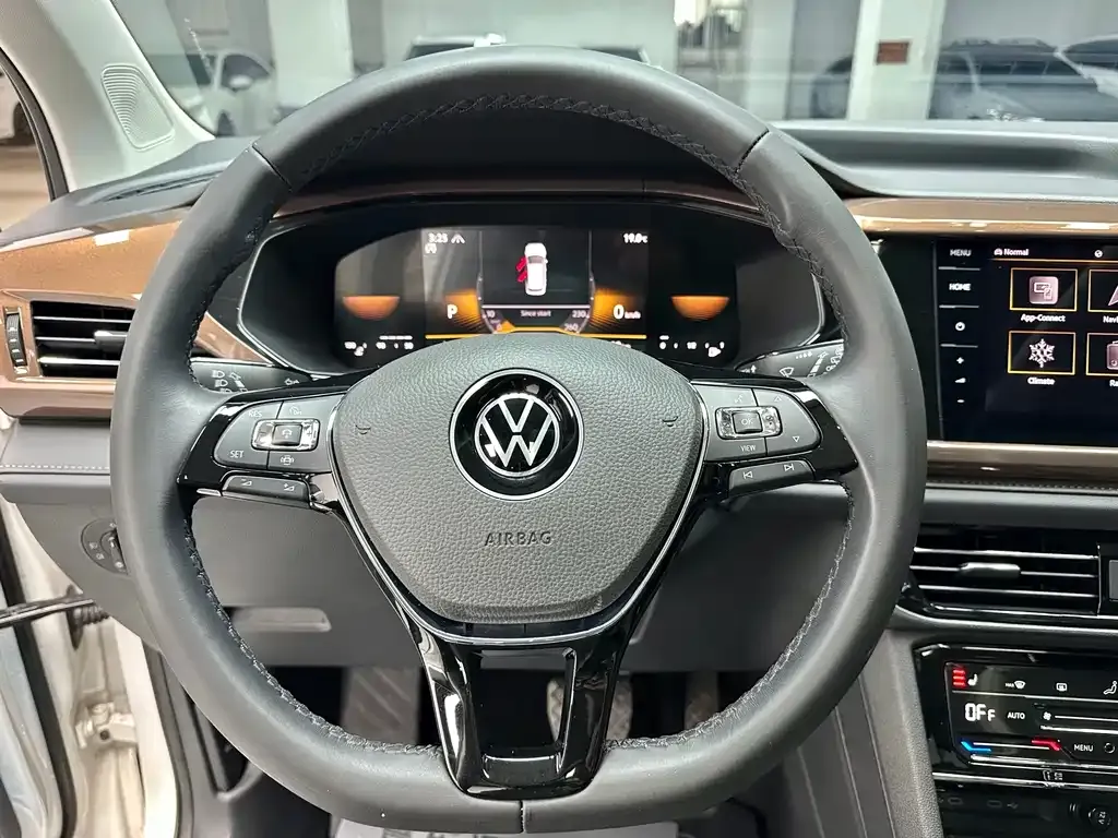 Volkswagen Tharu — фото 10