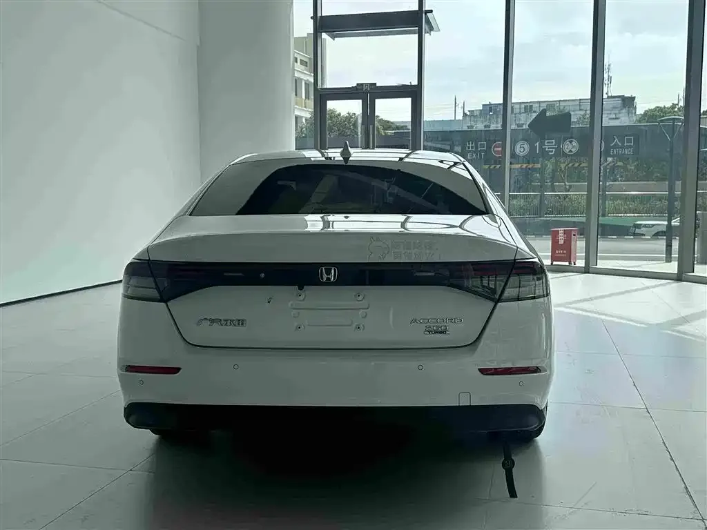 Honda Accord — фото 9