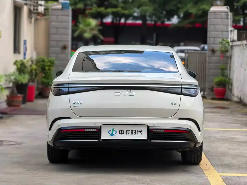 BYD Seal — фото 2