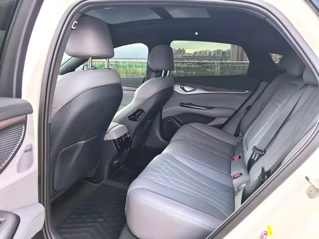 BYD Seal — фото 4