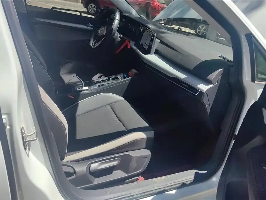 Volkswagen Golf 2022 из CN, фото 4