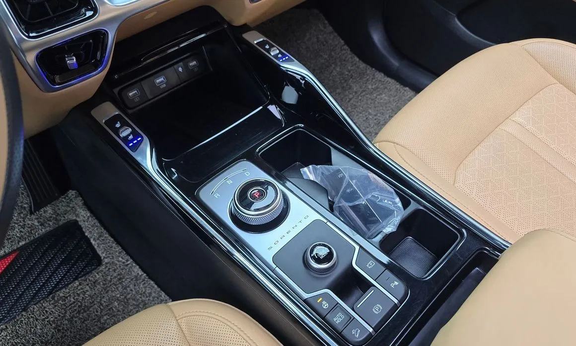 Kia Sorento — фото 7