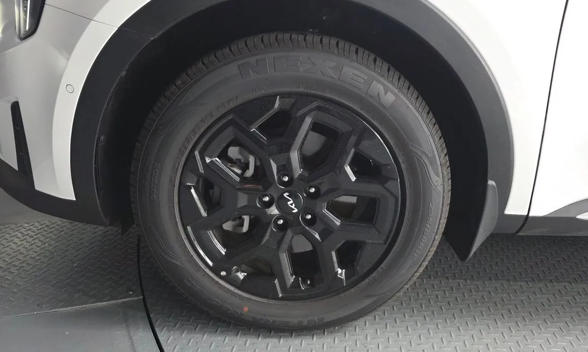 Kia Sorento — фото 9