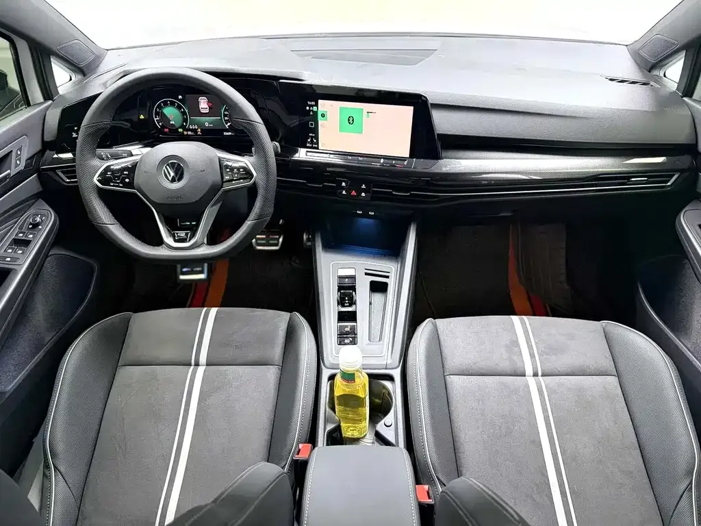Volkswagen Golf 2024 из CN, фото 8