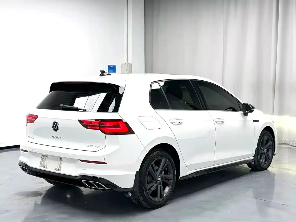Volkswagen Golf 2024 из CN, фото 4