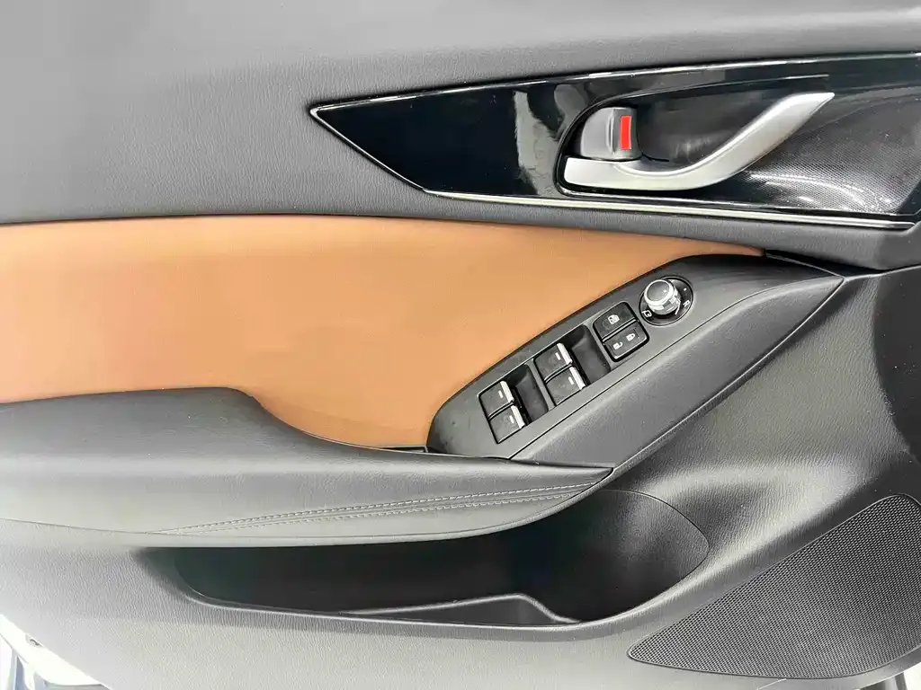 Mazda CX-4 — фото 10