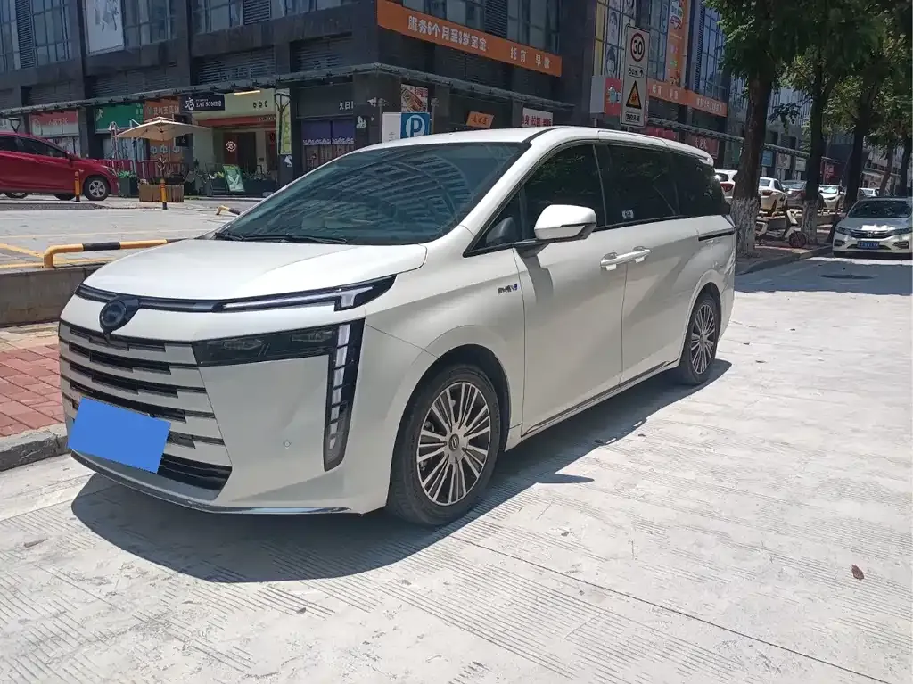 GAC Motor 传祺E8 PHEV — фото 1