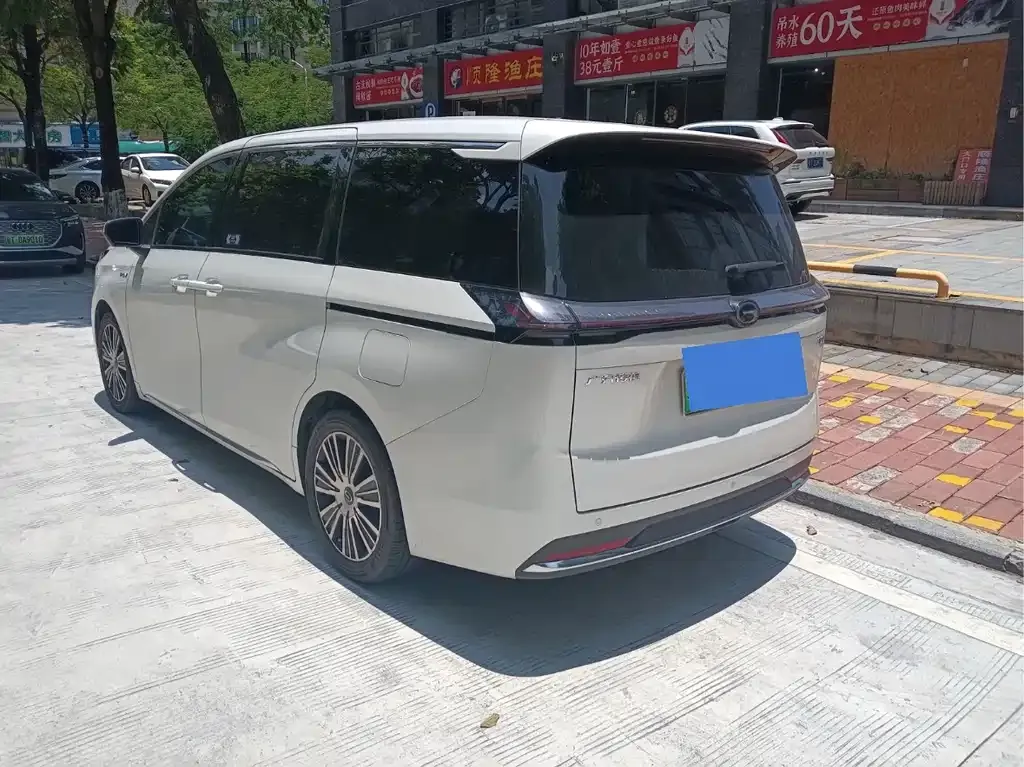 GAC Motor 传祺E8 PHEV — фото 7
