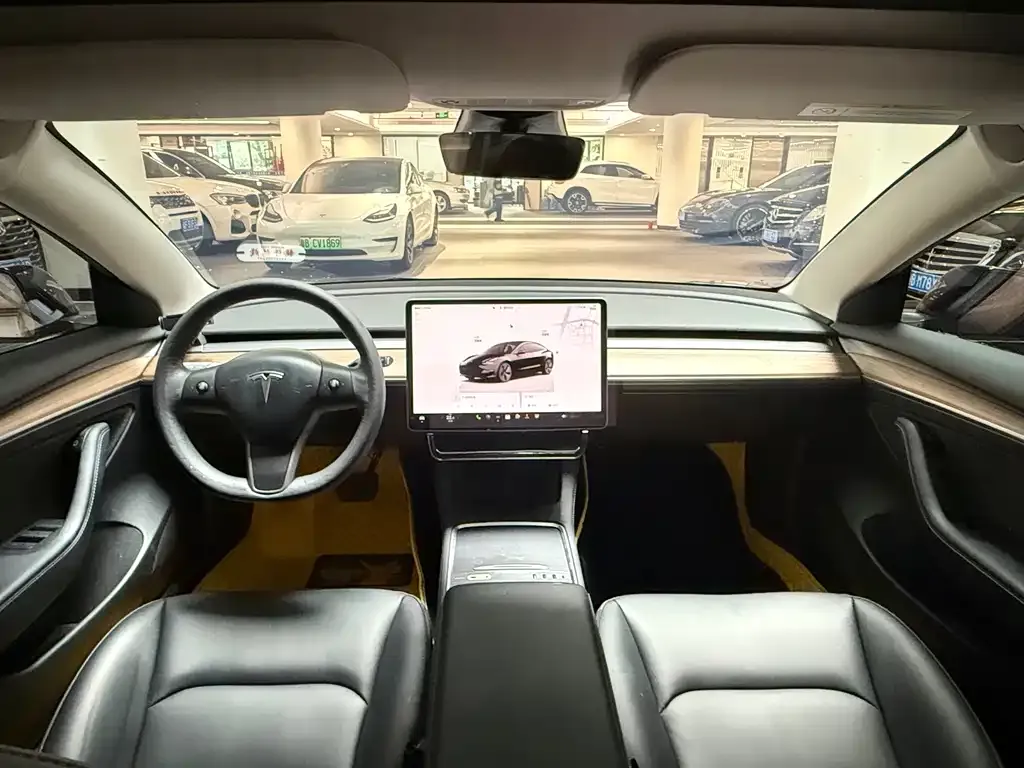 Tesla Model 3 — фото 7