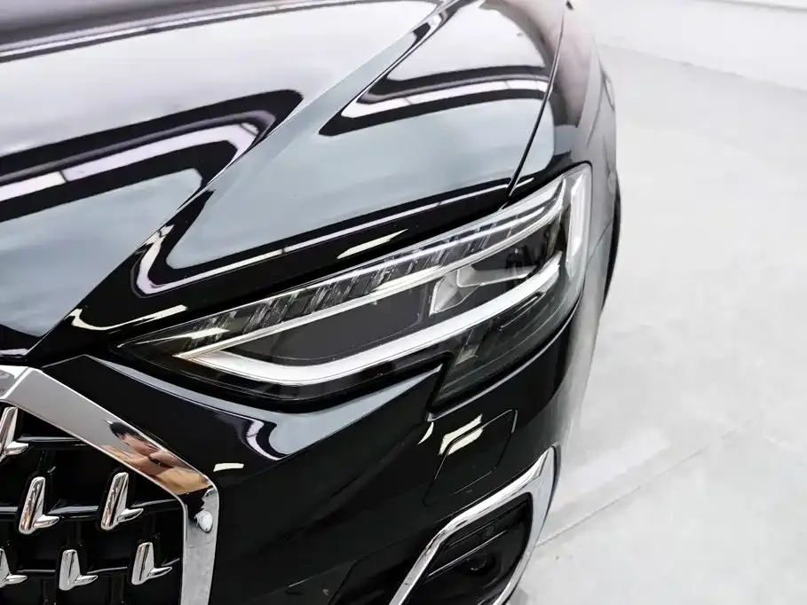 Audi A8 — фото 8