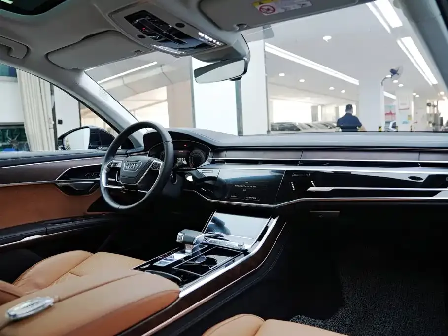 Audi A8 — фото 3