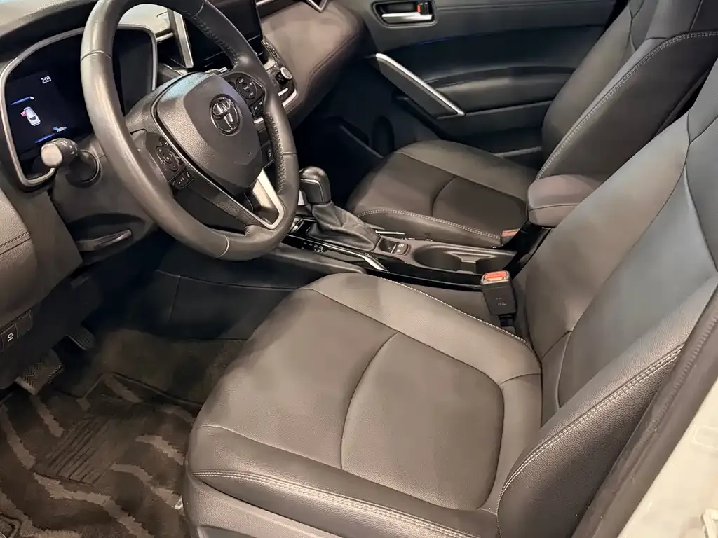 Toyota Corolla Cross — фото 8