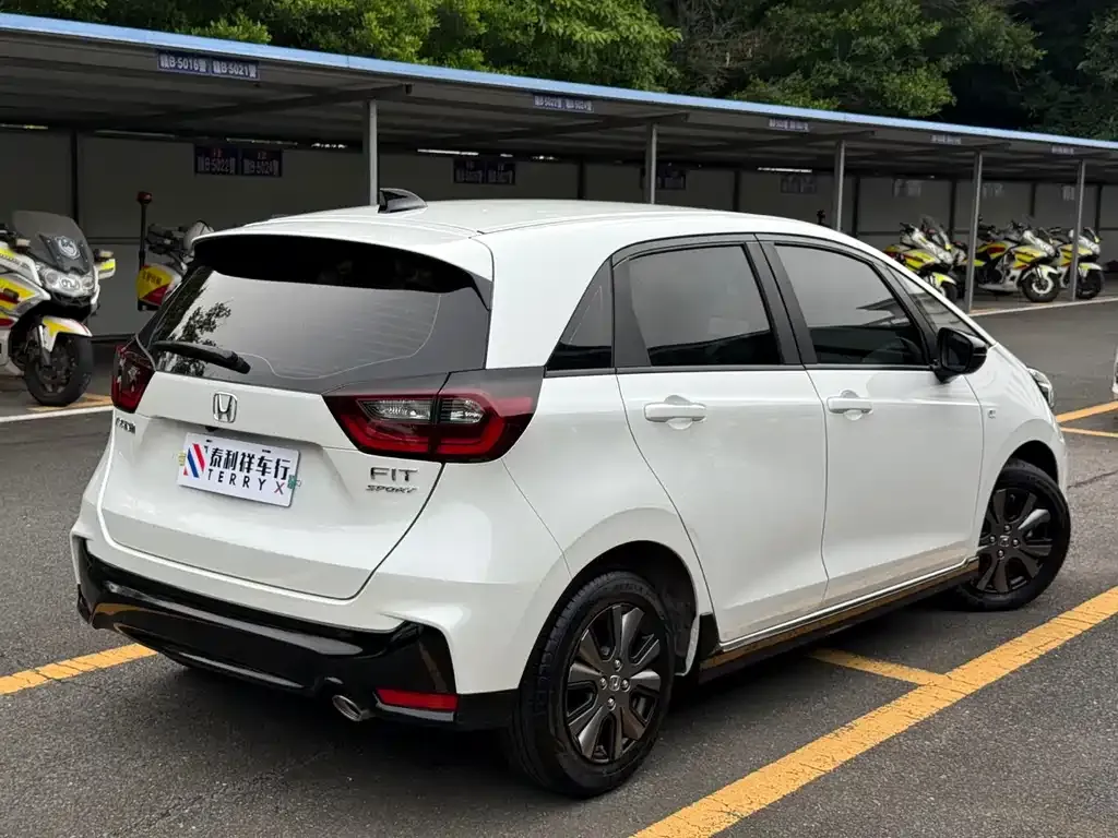 Honda Fit — фото 10