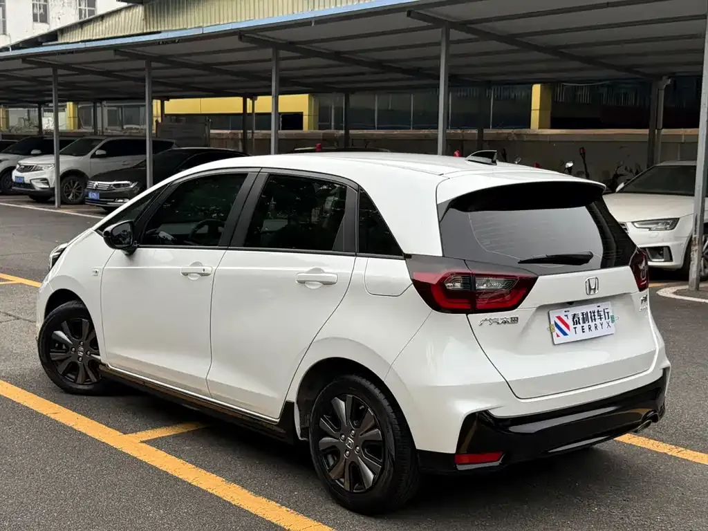 Honda Fit — фото 7